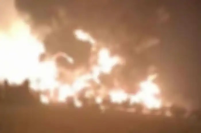 Kebakaran kilang minyak Pertamina di Balongan, Indramayu.