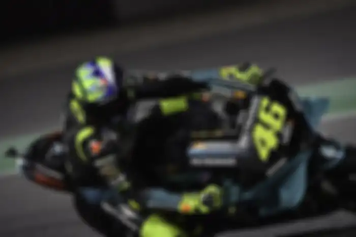 Valentino Rossi start dari baris kedua malah merosot jauh di MotoGP Qatar 2021, ternyata ini penyebabnya.