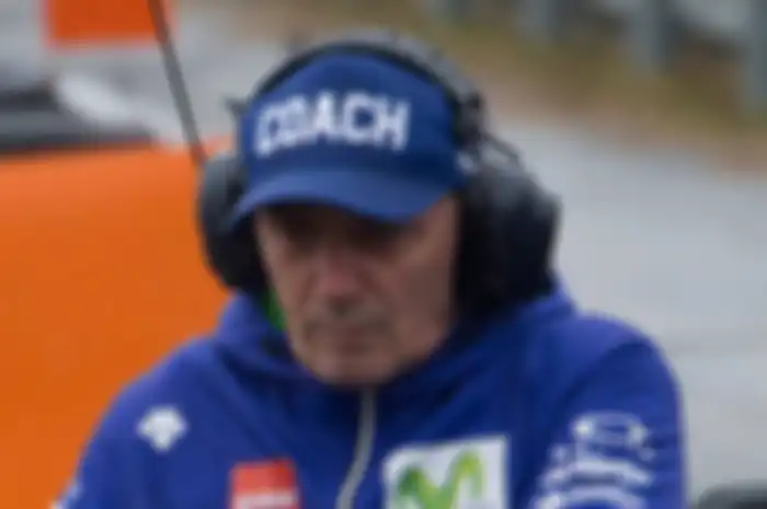 Mantan pelatihnya, Luca Cadalora mengungkap masalah yang dialami Valentino Rossi di MotoGP Qatar 2021.