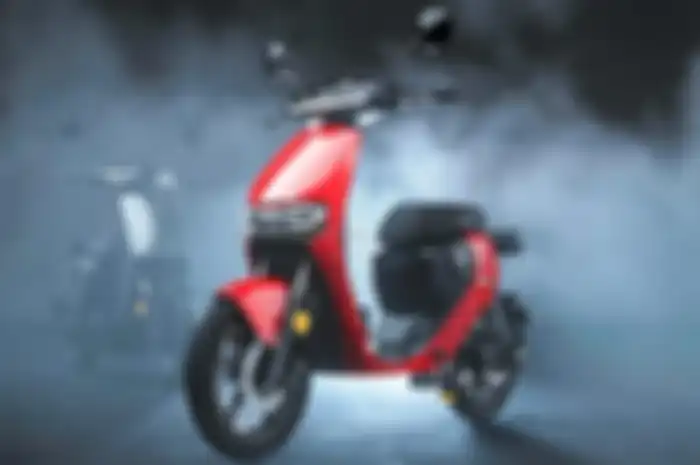 Skuter listrik Super Soco CUmini siap meluncur, minimalis tapi kece.