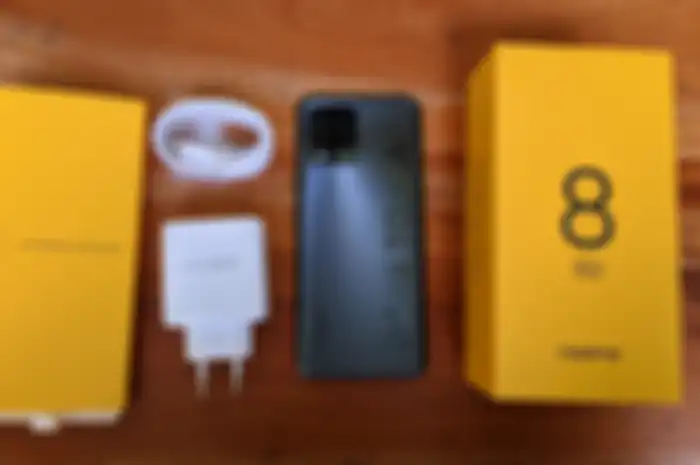 Isi paket penjualan realme 8 Pro