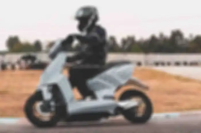 Ada skuter listrik baru sedang diuji jalan di India, punya tampilan sporty!