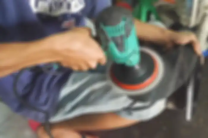 Ilustrasi poles bodi carbon fiber motor. Bisa atau enggak ya poles bodi motor carbon fiber? 