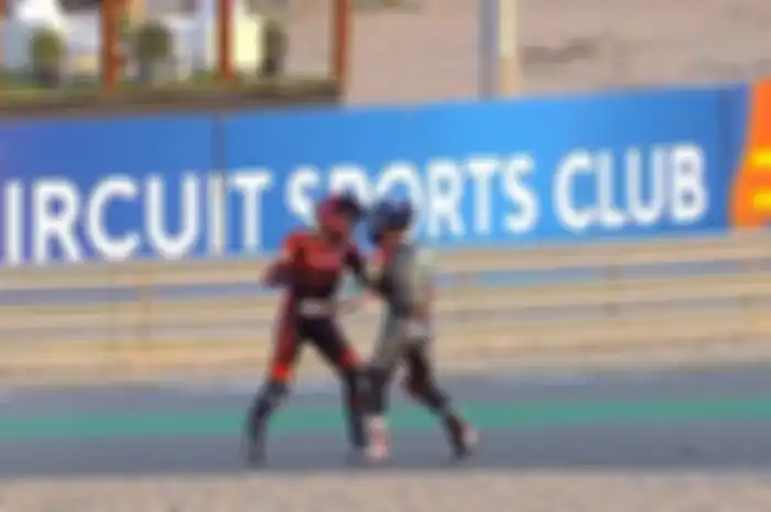 Video baku hantam di Moto3 Doha 2021, pembalap tim Indonesia Vs tim Malaysia kena denda dan penalti di putaran selanjutnya.