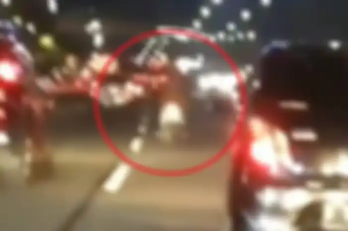 Pemotor masuk jalan Tol Dalam Kota