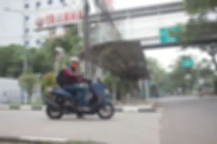 Simak tips jaga fisik dan konsentrasi berkendara sepeda motor saat puasa.