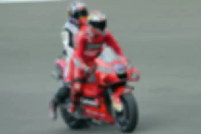 Jack Miller membonceng Johann Zarco di MotoGP Portugal 2021