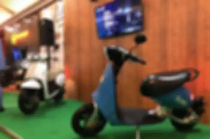 Motor listrik baru dari Benelli (biru) resmi meluncur, fitur canggih harga segini.