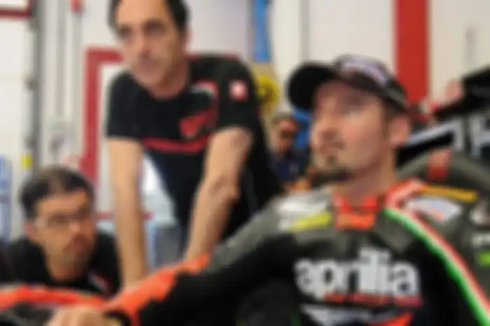Legenda balap MotoGP, Max Biaggi menyebut performa motor Aprilia RS-GP21 saat ini mendekati Yamaha dan Ducati.