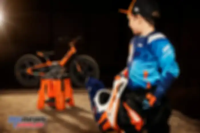 KTM rilis sepeda listrik keseimbangan, harga setara Honda Scoopy!
