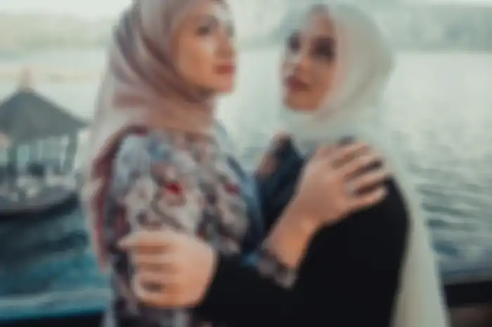 Putri Delina dan Nathalie Holscher