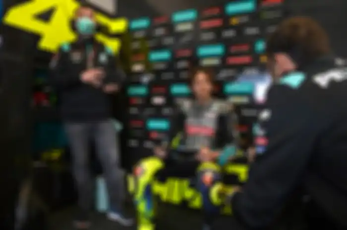 Valentino Rossi ungkap hasil jeblok di latihan resmi Jumat MotoGP Spanyol 2021, (30/4/2021) gara-gara belum dapat setinggan tepat dan soal kompon ban belakang lunak (soft)