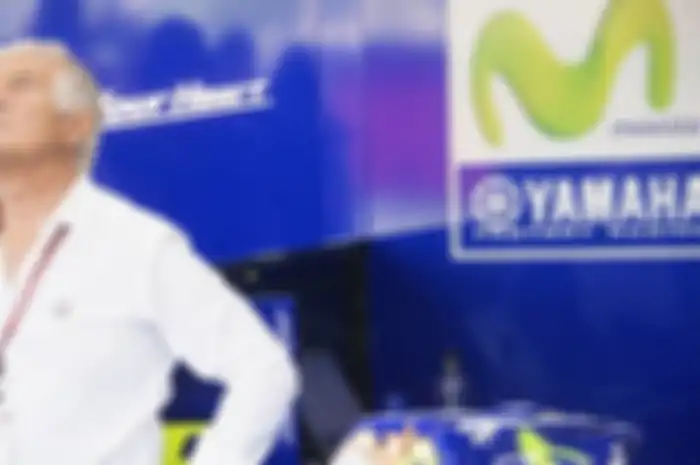 Legenda MotoGP, Giacomo Agostini ungkap ada tekanan aneh yang memaksa supaya Valentino Rossi pensiun.