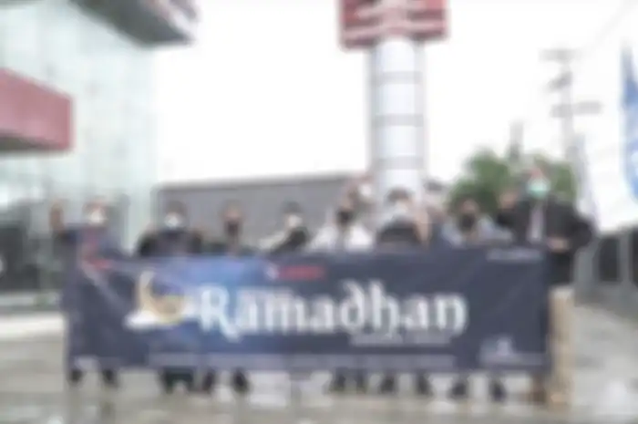 Ramadhan Yamaha roadhshow bagi-bagi takjil dan sembako.