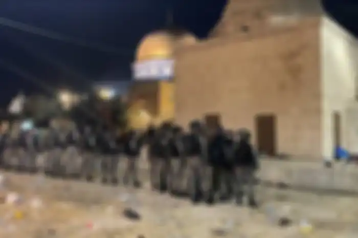 Israel menyerbu masjid di Al-Aqsa