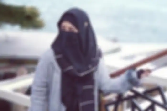 Sahabt Uje bantah pengakuan Umi Pipik yang mengatakan Uje poligami dan punya 3 istri