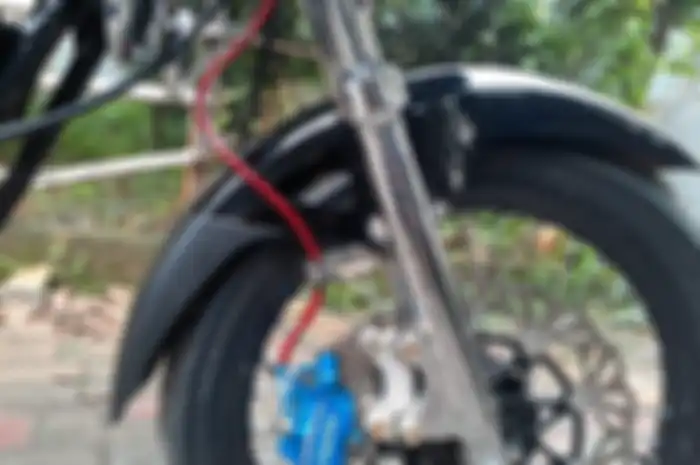 Ilustrasi. Awas, jangan pakai cairan poles bodi motor di part-part berlapis krom atau chrome, ini efek sampingnya!