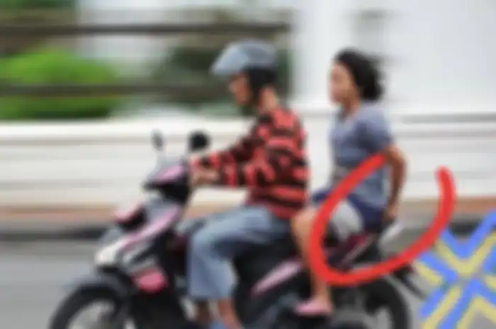 Pegangan belakang ternyata bukan buat penumpang motor