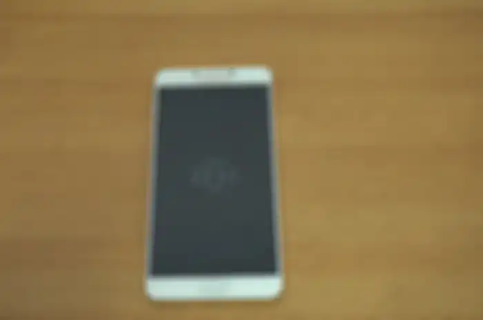 Bentuk Samsung Galaxy C9 Pro tampak depan bagian layar