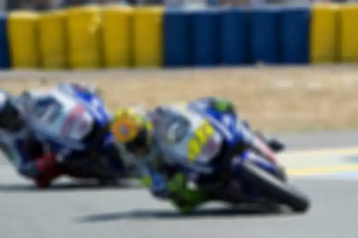 Mantan pembalap MotoGP, Jorge Lorenzo buka-bukaan bongkar Valentino Rossi yang pernah merasa dikhianati oleh Yamaha.