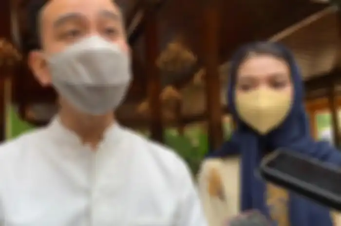 Selvi Ananda dan Gibran Rakabuming Salat Id bersama 