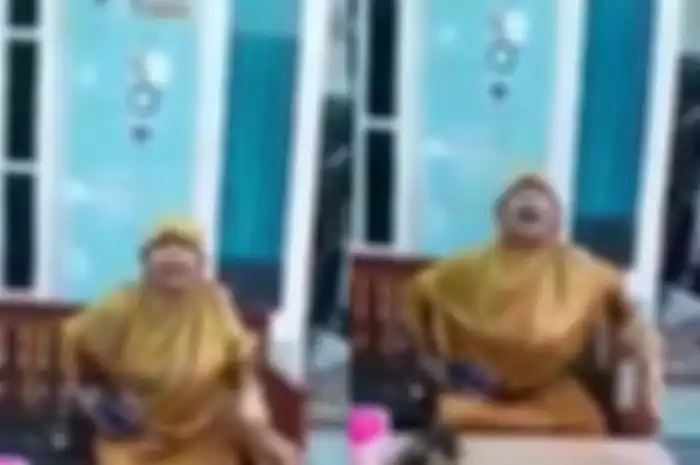 Emak-emak meneriaki kurir.