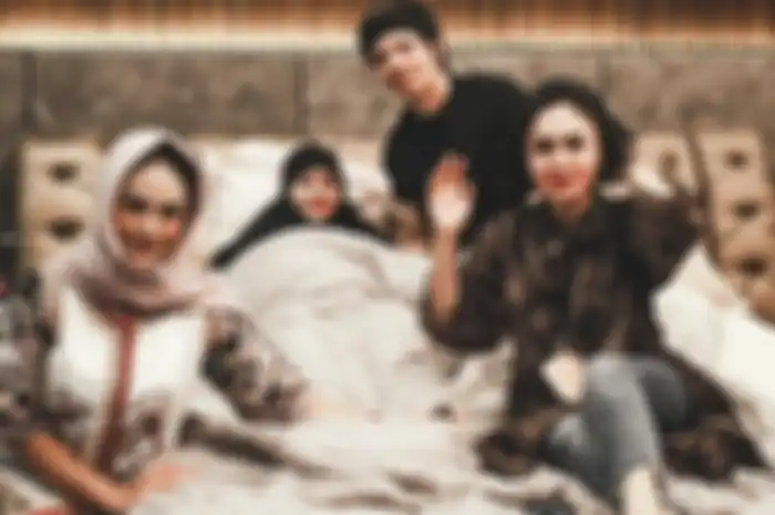 Yuni Shara dan Krisdayanti berkunjung ke rumah Aurel Hermansyah dan Atta Halilintar.