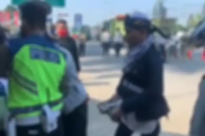 Pemudik yang Kesurupan saat Diputar Balik