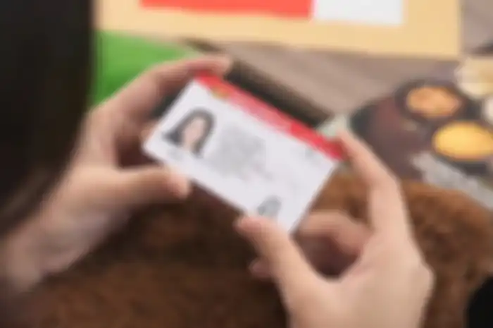 Ilustrasi SIM. Boleh enggak sih pakai foto SIM di HP saat diperiksa polisi karena lupa bawa dompet?