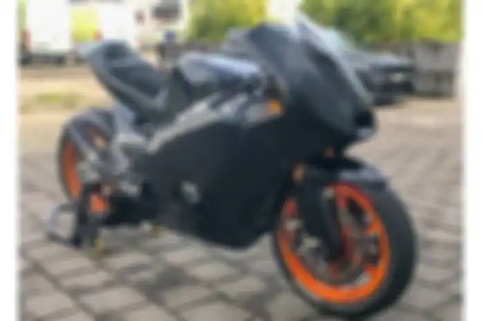 Motor balap Suter CRT spek 2011 dilelang