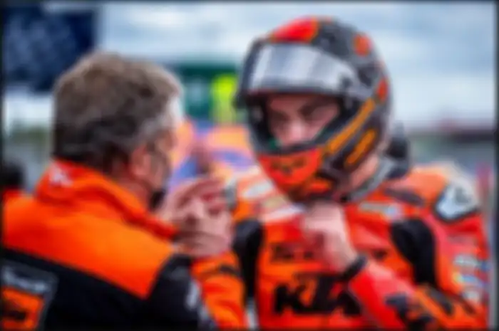 Bos tim Tech3 KTM Factory Racing, Herve Poncharal memperingatkan para pembalapnya, tidak ada alasan ban lagi!