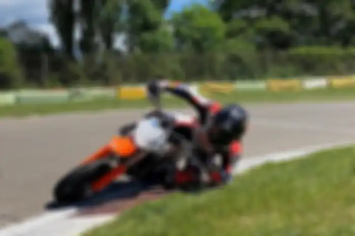 Wow, video pembalap tim Pramac Ducati, Jorge Martin sudah latihan naik supermoto aja nih pasca kecelakaan parah.
