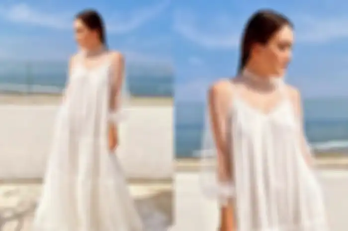 Shandy Aulia kenakan dress putih tanpa bra