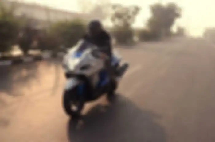 Wow, ada kloningan Suzuki Hayabusa, ternyata aslinya motor ini bro!