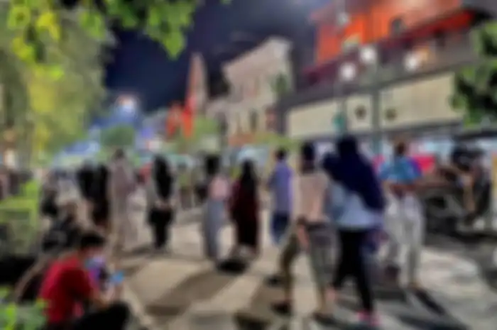 Ilustrasi kawasan Malioboro. Pedagang Malioboro membongkar fakta sebenarnya hingga menuntut pembuat video harga pecel lele Malioboro mahal klarifikasi.