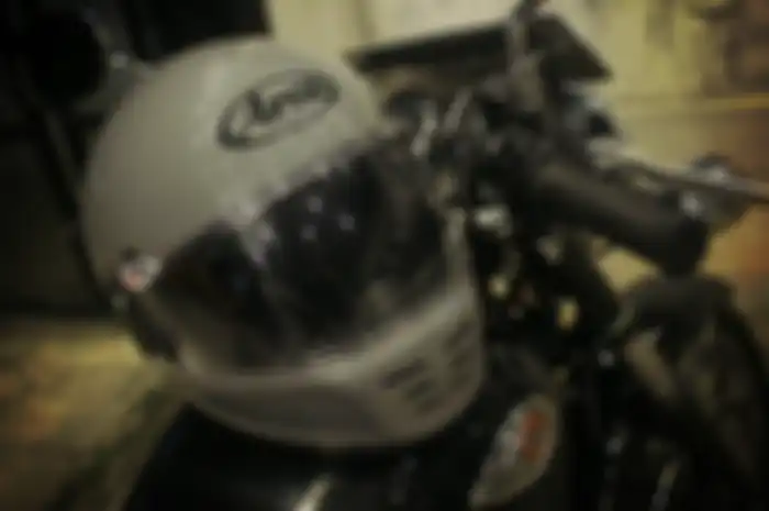 Arai Rapide Neo cocok untuk naik motor retro Kawasaki W250