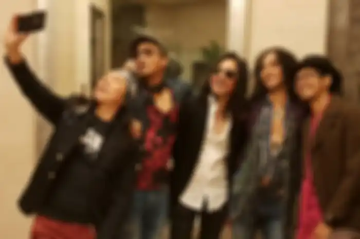 Profil Abdee Slank yang menjadi Komisaris PT Telkom Indonesia, foto mesranya dengan Sophia Latjuba bikin heboh. 