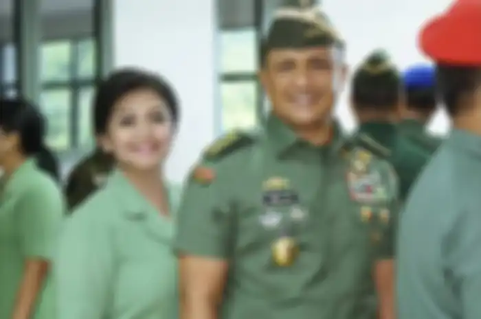 Bella Saphira dan sang suami, Agus Surya Bakti.