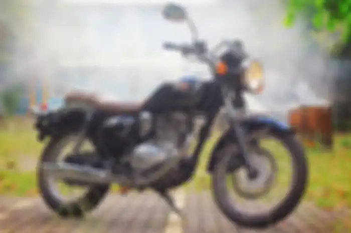 Kawasaki W250 punya ukuran pelek belang