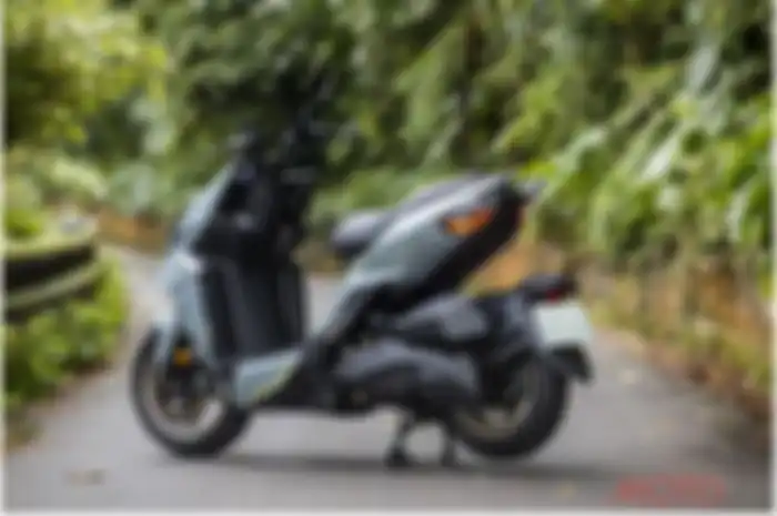 Tampang belakang motor baru ini serba tajam dan gambot.
