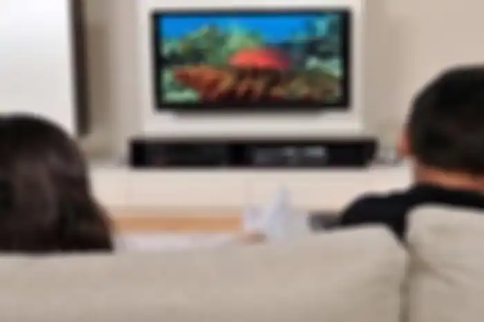 Ilustrasi menonton TV
