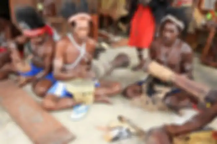 Ilustasi orang Papua. Personel TNI-Polri yang tergabung dalam satgas tersebut masih terus memburu kelompok kriminal bersenjata (KKB Papua).