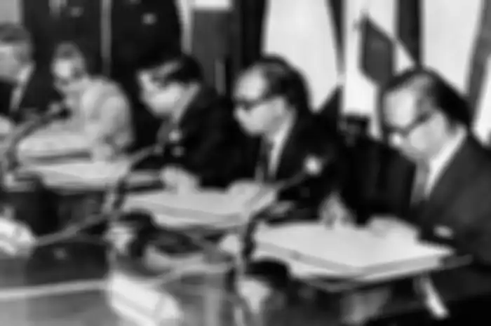 Perwakilan dari 5 negara pendiri ASEAN menandatangani Piagam ASEAN atau Deklarasi Bangkok pada 8 Agustus 1967.