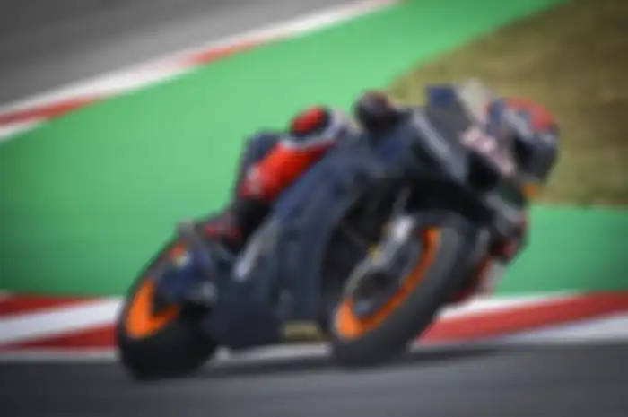 Tes MotoGP Catalunya 2021, pembalap tim Repsol Honda, Marc Marquez ketahuan menguji beberapa fairing baru.