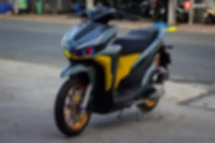 Modifikasi Honda Vario 150, warna bodi kontras, aksesoris berkelas.