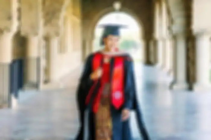 Artis peran dan penyanyi Maudy Ayunda telah lulus dari Stanford University, Stanford, California, AS