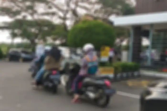 Suasana antrean BTS Meal di salah satu gerai McDonald's.