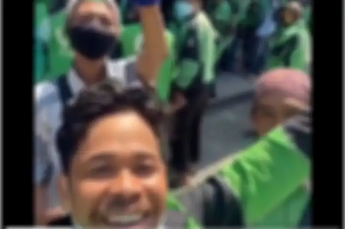 Mantap, teriakan semangat driver ojol saat antre BTS Meal di Mcd.