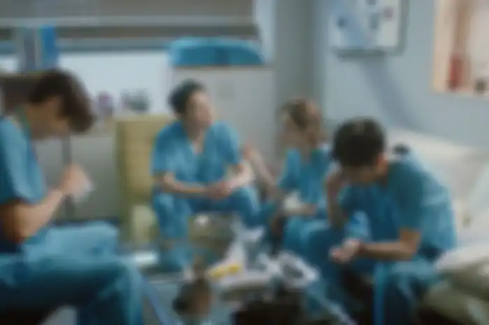 Still cut drama Hospital Playlist 2 saat makan