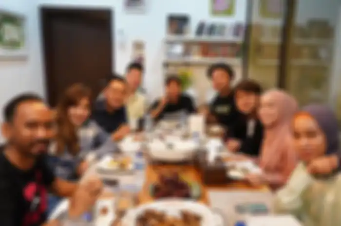 Pengusaha Basuki Surodjo memberi hadiah pernikahan bagi Rizky Billar dan Lesti Kejora. Ini alasannya memberi kado mobil Rp 1 miliar.